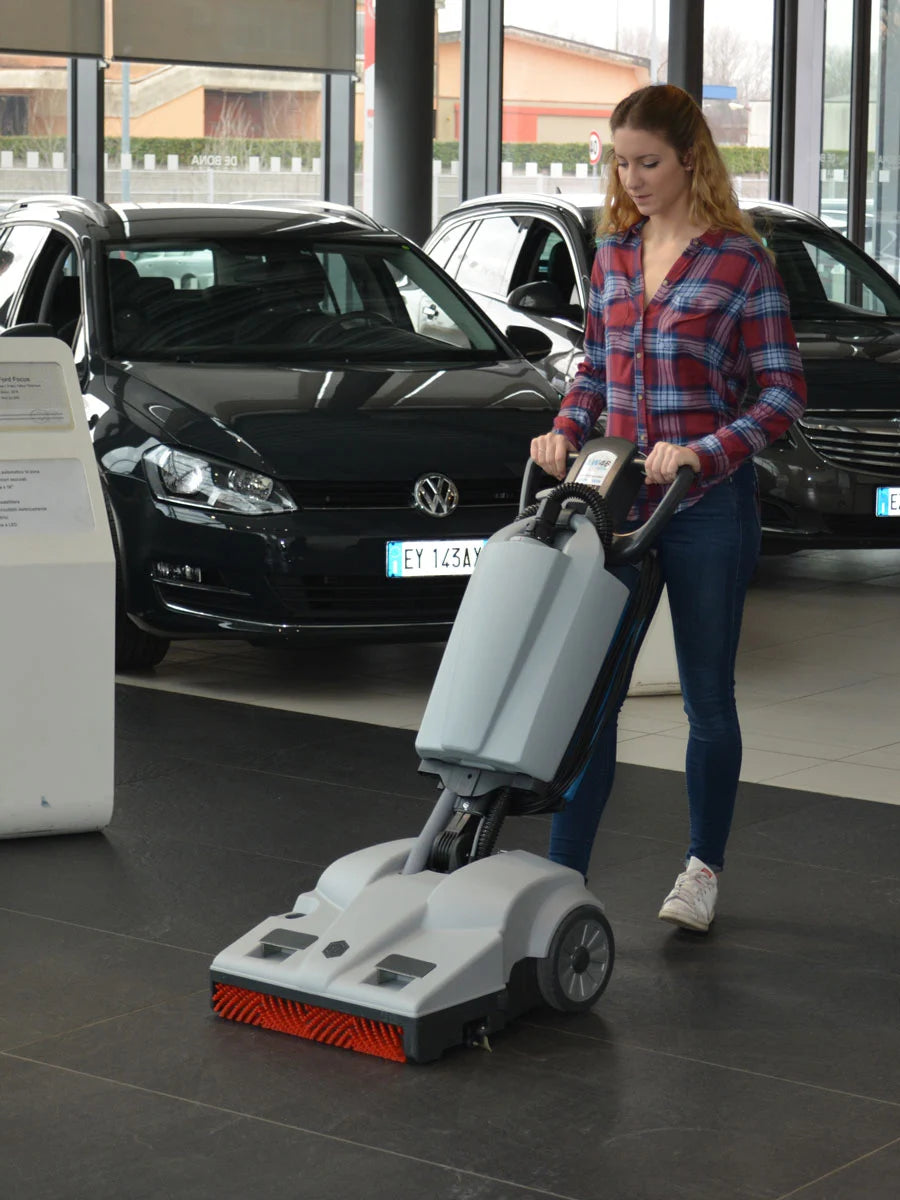 Lindhaus LW46 detail - scrubber dryer